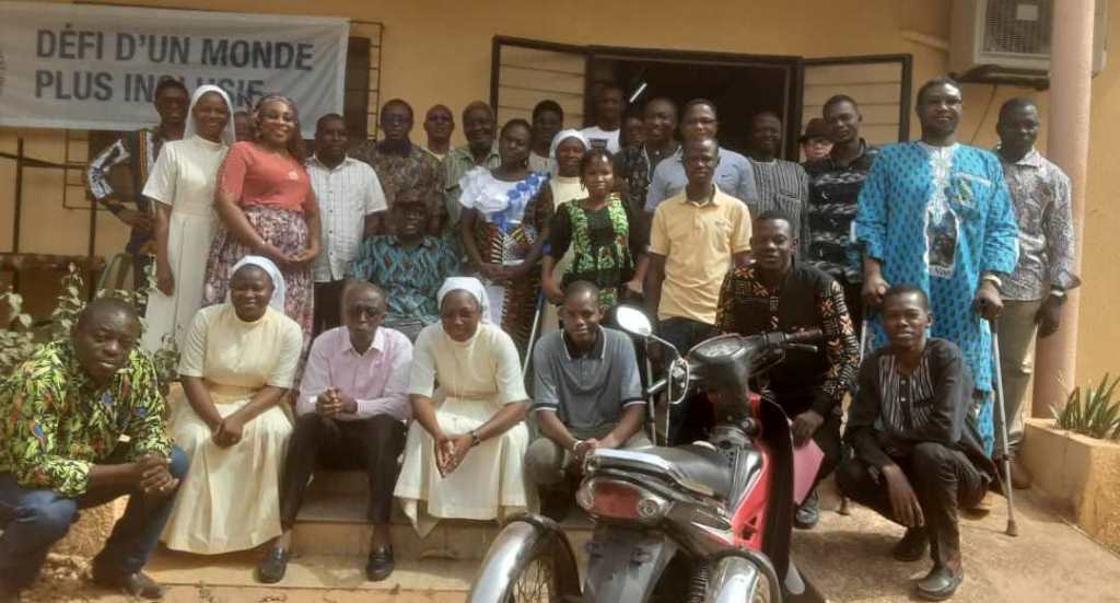 Photo de famille du cadre de concertation des organisations partenaires locales de l'ODDS 