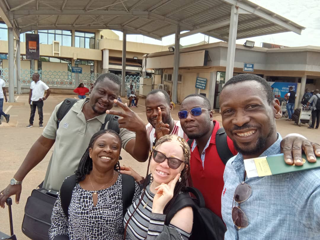 Charg&eacute; du projet sauvegarde de l'ODDS en compagnie de
                                                                                             la d&eacute;l&eacute;gation de la FETAPH en visite au Burkina