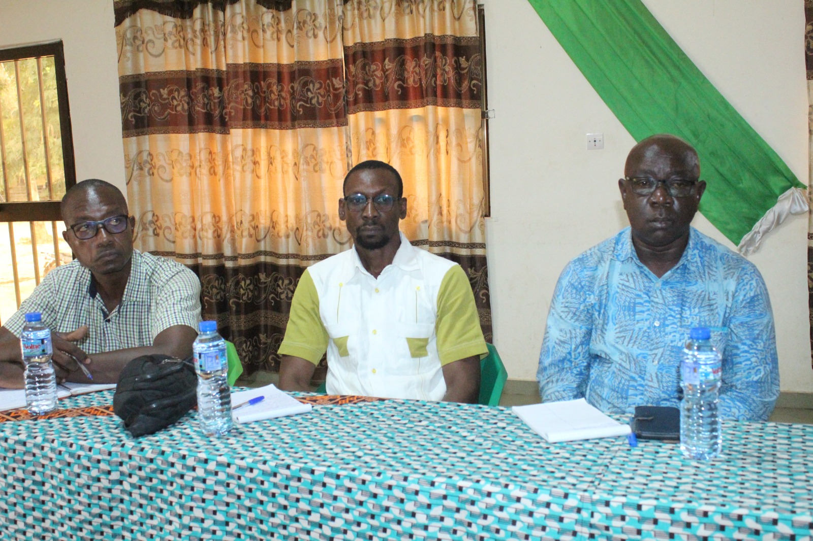 Charg&eacute; du projet sauvegarde en compagnie
                                                                                             de la d&eacute;l&eacute;gation de l'ODDS en visite au Togo