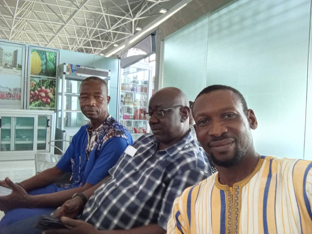 Charg&eacute; du projet sauvegarde en compagnie de
                                                                                         la d&eacute;l&eacute;gation de l'ODDS en visite au Togo